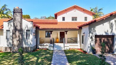 519 Alhambra Cir in Coral Gables, FL - Building Photo - Building Photo