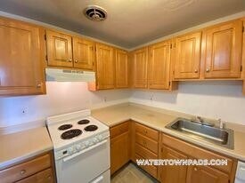 8 Riverside St in Watertown, MA - Building Photo