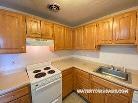 8 Riverside St in Watertown, MA - Building Photo