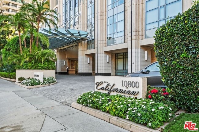 10800 Wilshire Blvd in Los Angeles, CA - Building Photo - Building Photo
