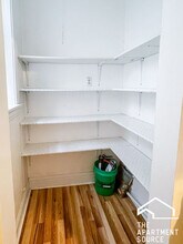 5051 N Damen Ave, Unit 2E in Chicago, IL - Foto de edificio - Building Photo