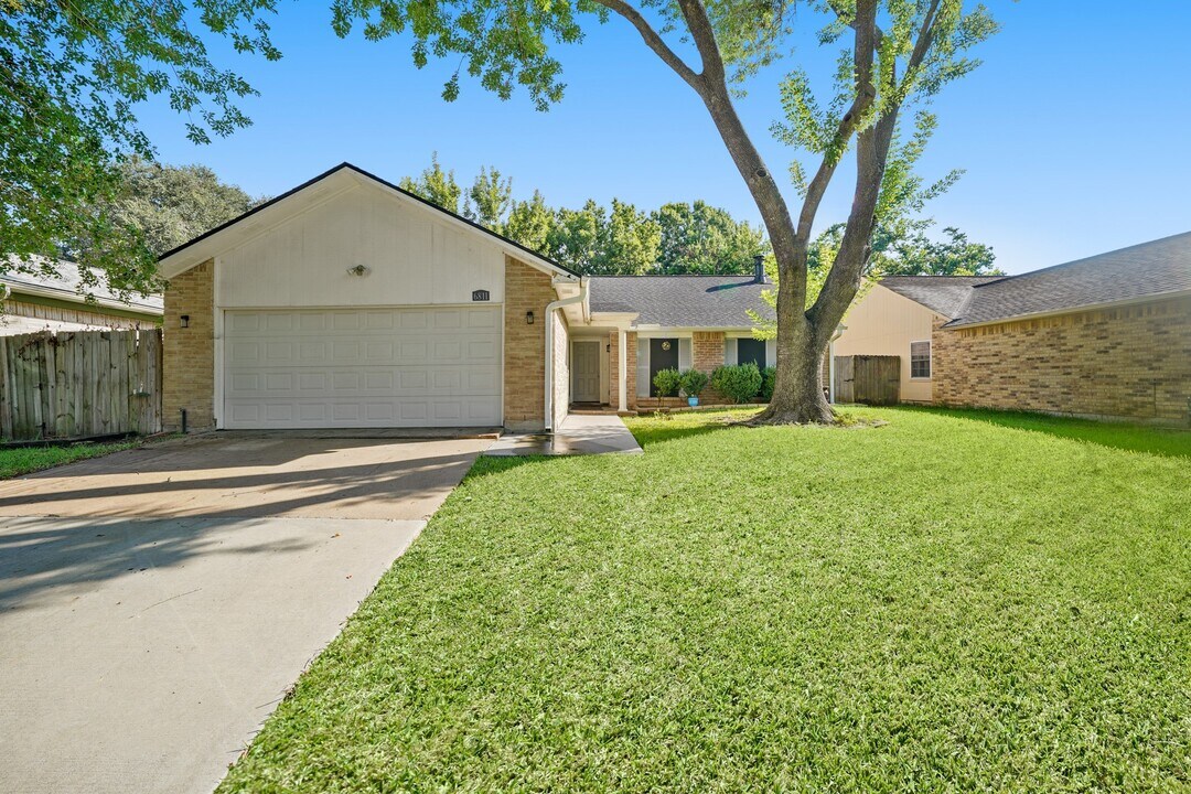 6811 Blue Ridge Dr in Richmond, TX - Building Photo