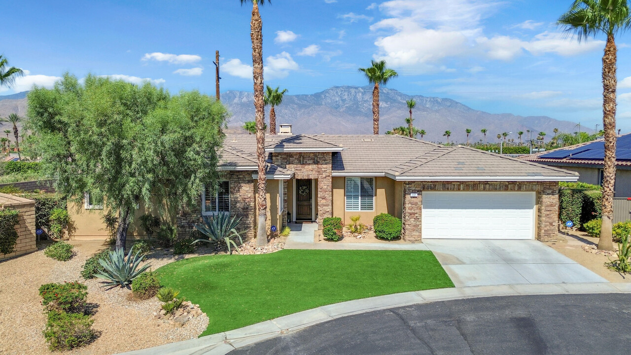 17 Shasta Lake Dr in Rancho Mirage, CA - Foto de edificio