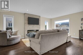 9 Noble Lane in St Thomas, ON - Building Photo - Building Photo