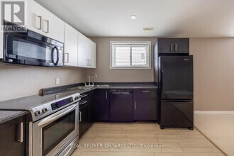 2560 Denure Dr in Peterborough, ON - Building Photo - Building Photo