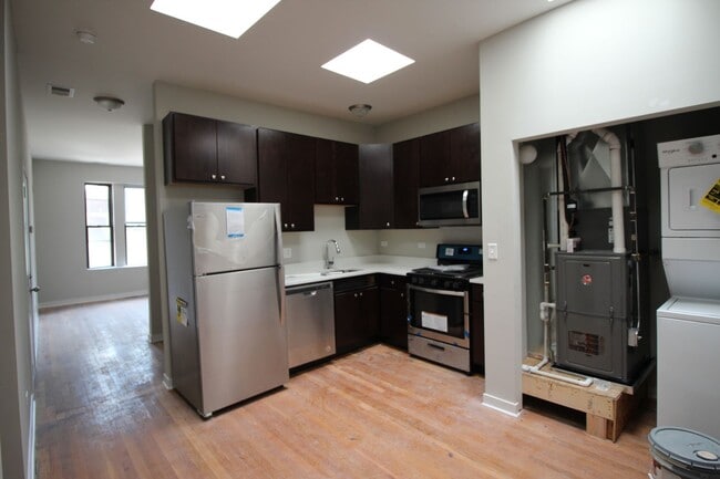 4208 N Milwaukee Ave, Unit 2F in Chicago, IL - Building Photo - Building Photo
