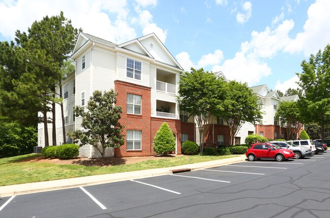 Falls Pointe at the Park Apartments