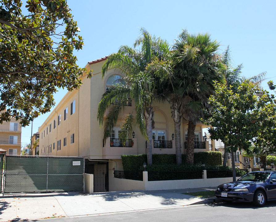 1748 Stoner Ave in Los Angeles, CA - Foto de edificio