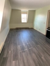 191 Main St, Unit Apt 3 in Saco, ME - Building Photo - Building Photo