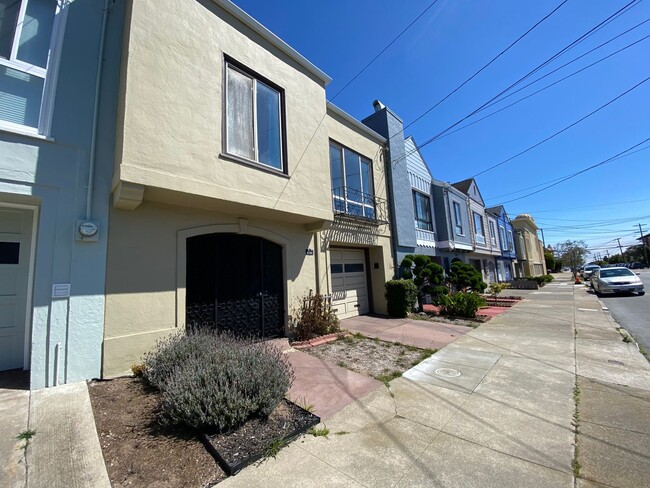 2062 22nd Ave in San Francisco, CA - Building Photo - Building Photo