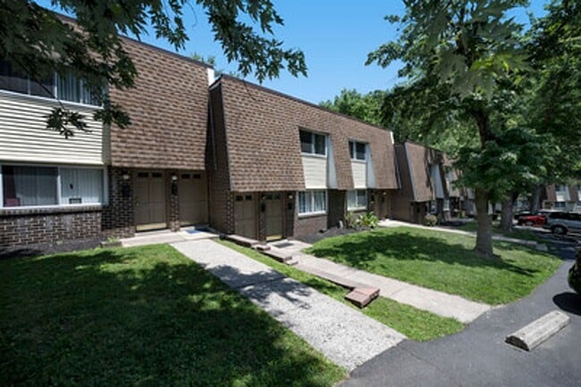 Timbercove Apartments and Townhomes in Philadelphia, PA - Foto de edificio - Building Photo