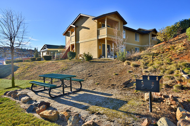 Cedar Park in Grass Valley, CA - Building Photo - Building Photo