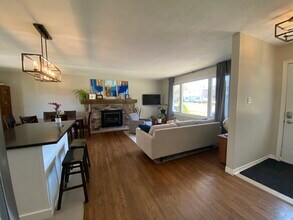 877 Dynes Rd in Ottawa, ON - Building Photo - Building Photo