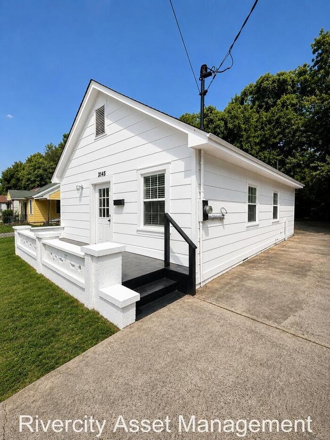property at 2146 Hunter Ave