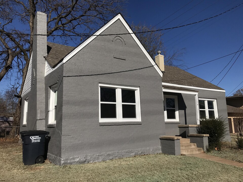 14 W Independence St in Shawnee, OK - Building Photo