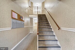 5806 Cove Landing Rd in Burke, VA - Building Photo