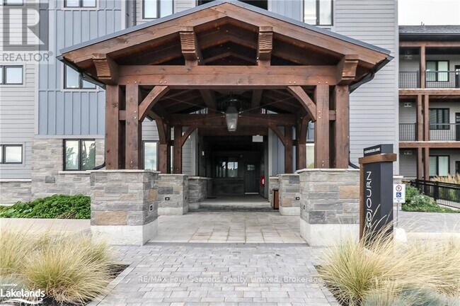 12 Beausoleil Ln in Blue Mountains, ON - Building Photo - Building Photo