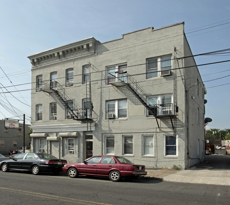 435 New Brunswick Ave in Perth Amboy, NJ - Foto de edificio