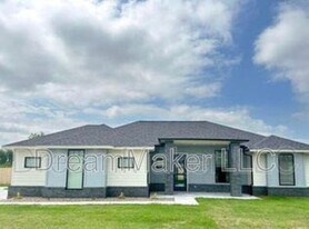 900 Apple Blossom Wy in Washington, OK - Building Photo