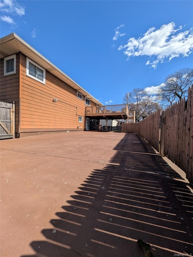 50 Sunburst Dr in Deer Park, NY - Building Photo - Building Photo