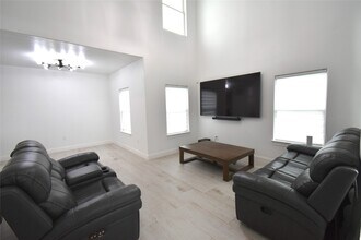 42 County Rd-5102L in Cleveland, TX - Building Photo - Building Photo