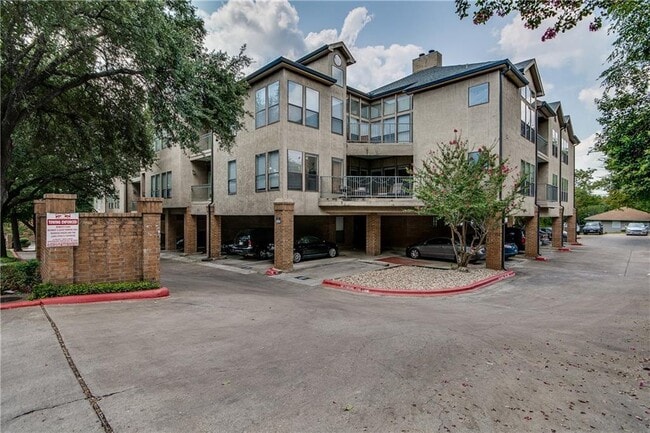 property at 1910 Robbins Pl