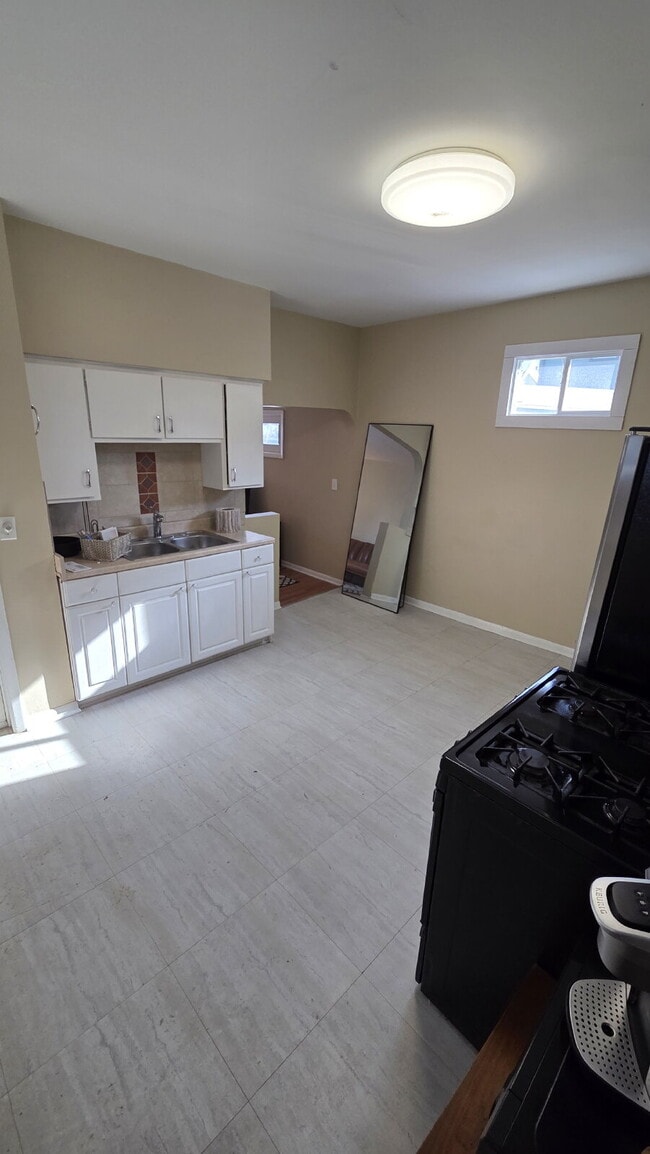 1926 E 123rd St in Cleveland, OH - Building Photo - Building Photo