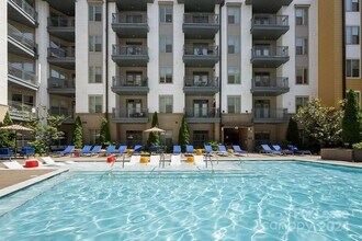 145 New Bern St, Unit B1 in Charlotte, NC - Building Photo - Building Photo
