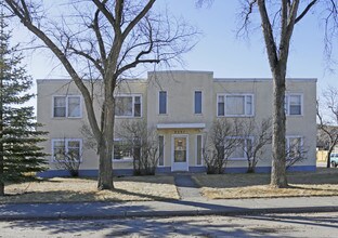 2537 4th Ave NW in Calgary, AB - Building Photo - Primary Photo