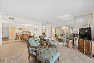 650 N Atlantic Ave in Cocoa Beach, FL - Foto de edificio - Building Photo