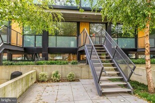 2250 11th St NW, Unit 103 in Washington, DC - Building Photo