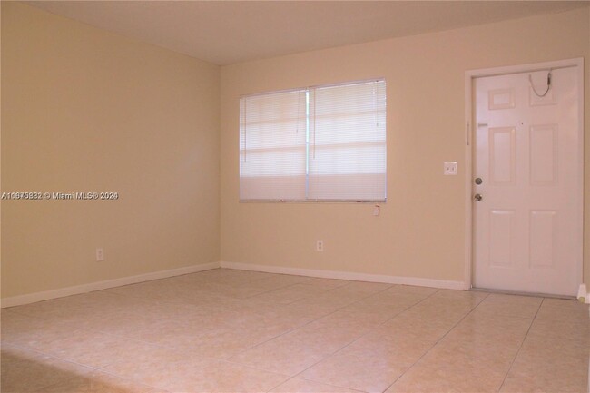 10404 NW 8th St in Pembroke Pines, FL - Building Photo - Building Photo