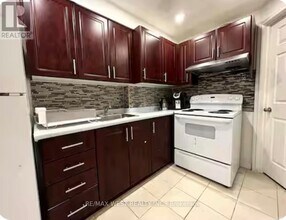 11A St Andrews Blvd in Toronto, ON - Building Photo - Building Photo