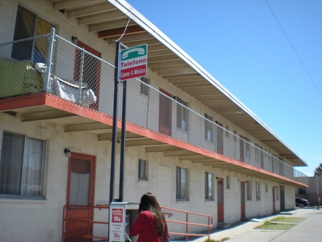 900 S Oregon St in El Paso, TX - Foto de edificio - Building Photo