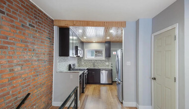 2002 S Croskey St in Philadelphia, PA - Building Photo - Building Photo