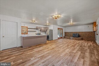 438 Gloyd Ln in Great Cacapon, WV - Building Photo - Building Photo