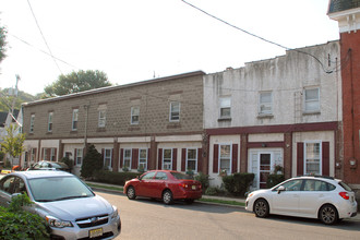 31 Elm St in Lambertville, NJ - Foto de edificio - Building Photo