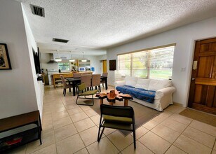 1018 Lake Josephine Dr in Sebring, FL - Building Photo - Building Photo