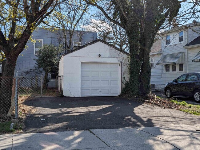 17 Brighton Ave in Pleasantville, NJ - Building Photo - Building Photo