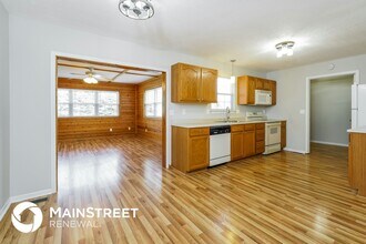 5029 Lee Rd in South Bloomfield, OH - Foto de edificio - Building Photo