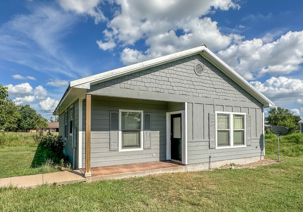 The Commons on Boundary in Giddings, TX - Building Photo