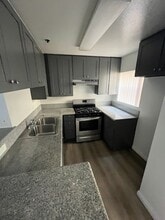 1621 Venice Blvd, Unit 207 in Los Angeles, CA - Building Photo - Building Photo