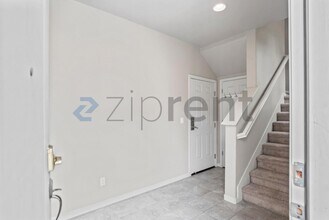 2077 Kiwi Walkway in San Jose, CA - Building Photo - Building Photo