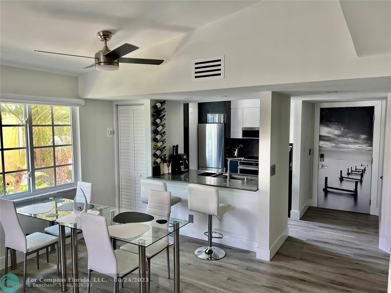 1105 Lake Shore Dr in Lake Park, FL - Building Photo