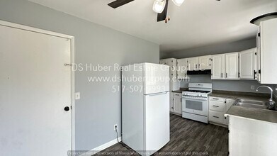 3325 Danbury Crossroad St in Lansing, MI - Building Photo - Building Photo