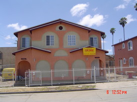 10950 S Figueroa St in Los Angeles, CA - Foto de edificio - Building Photo