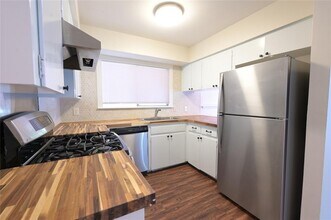 2303 Western Trails Blvd in Austin, TX - Building Photo - Building Photo