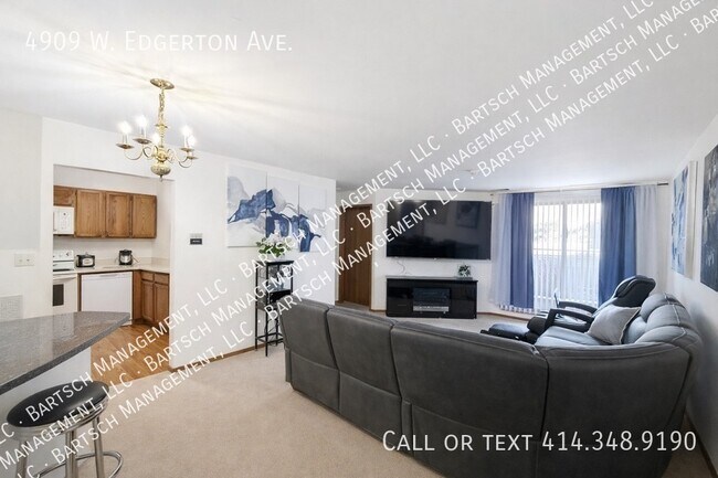 4909 W Edgerton Ave in Milwaukee, WI - Building Photo - Building Photo