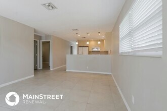 3299 SE Garden St in Stuart, FL - Foto de edificio - Building Photo