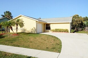 1371 Denlow Ln in Royal Palm Beach, FL - Building Photo